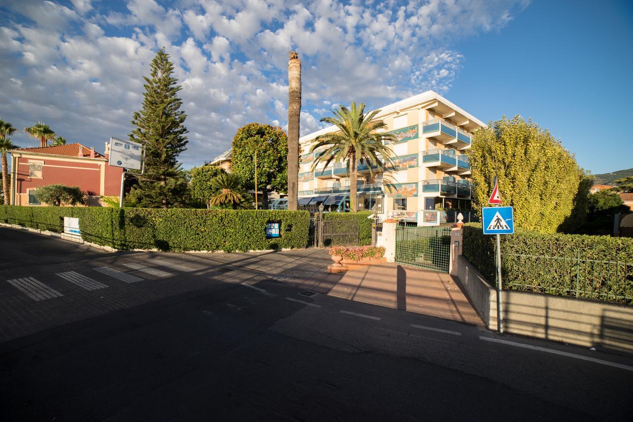 Hotel Garden Lido Loano Buitenkant foto